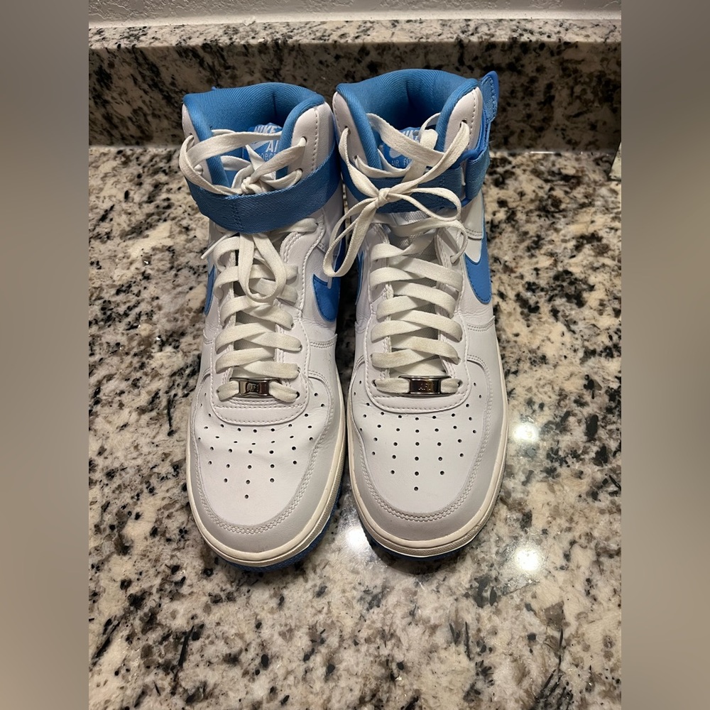 Nike Air Force - Picture 2 of 4